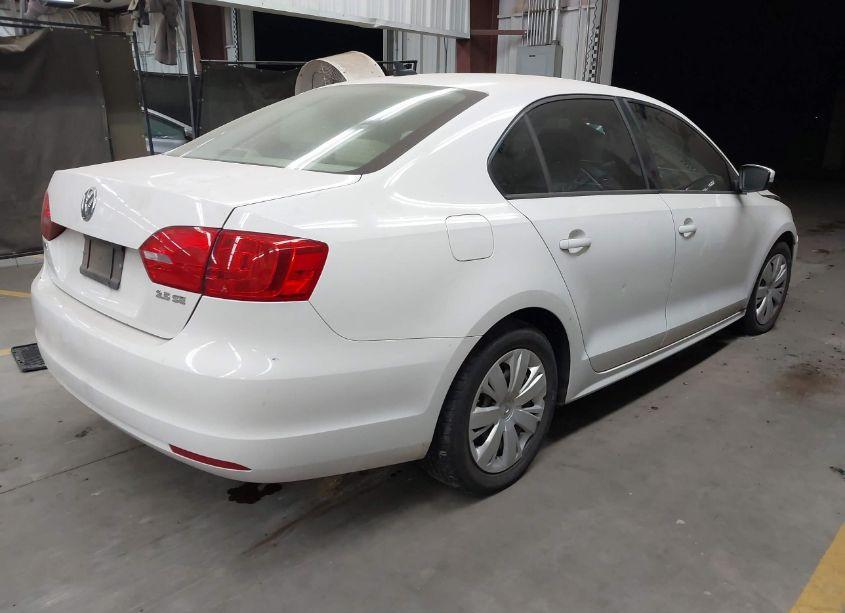 Photo 4 of 2011 Volkswagen Jetta 2.5L SE (VIN 3VWBZ7AJ6BM024055)