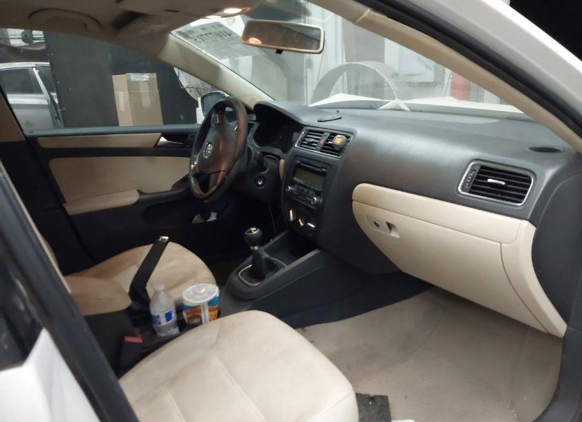 Photo 5 of 2011 Volkswagen Jetta 2.5L SE (VIN 3VWBZ7AJ6BM024055)