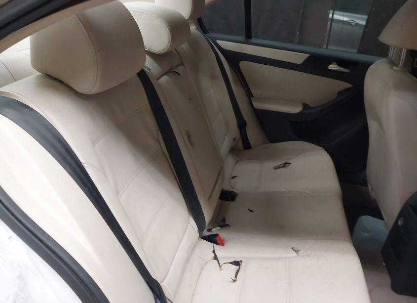 Photo 8 of 2011 Volkswagen Jetta 2.5L SE (VIN 3VWBZ7AJ6BM024055)