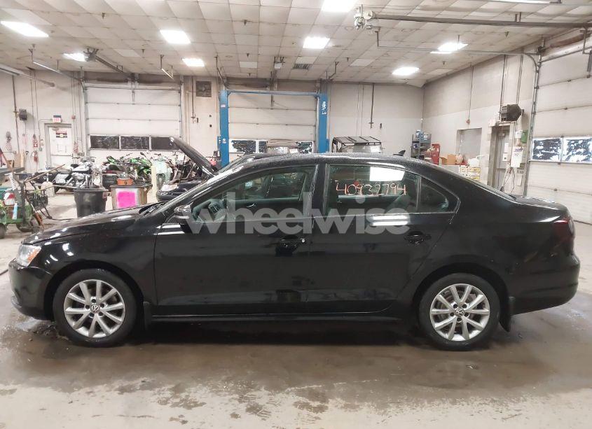 Photo 14 of 2011 Volkswagen Jetta 2.5L SE (VIN 3VWBZ7AJ7BM364928)