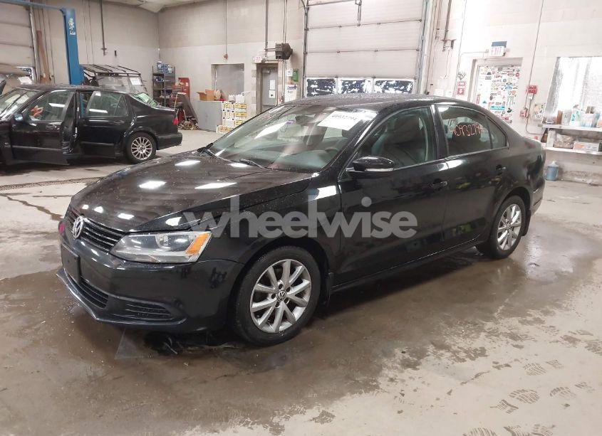 Photo 2 of 2011 Volkswagen Jetta 2.5L SE (VIN 3VWBZ7AJ7BM364928)