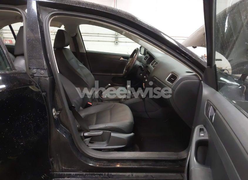 Photo 5 of 2011 Volkswagen Jetta 2.5L SE (VIN 3VWBZ7AJ7BM364928)