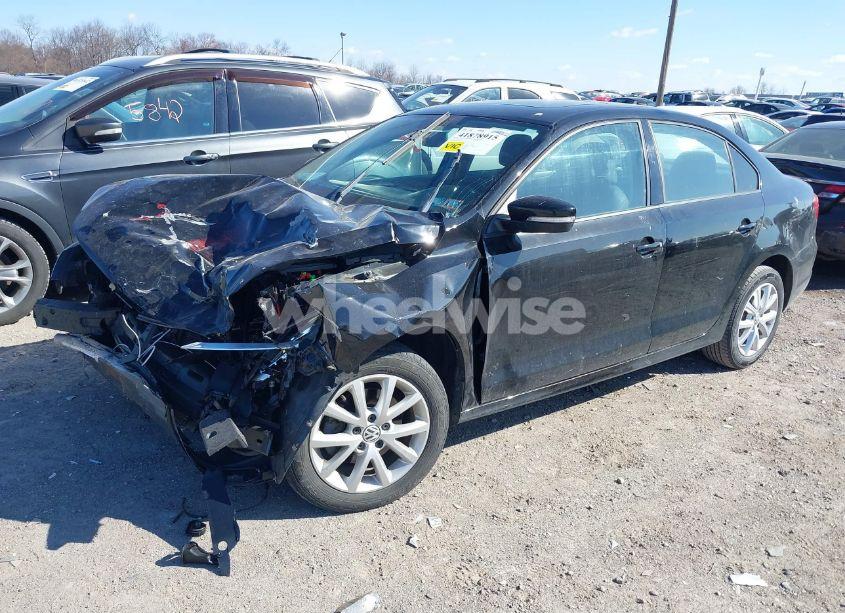 Photo 2 of 2011 Volkswagen Jetta 2.5L SE (VIN 3VWBZ7AJ9BM084069)