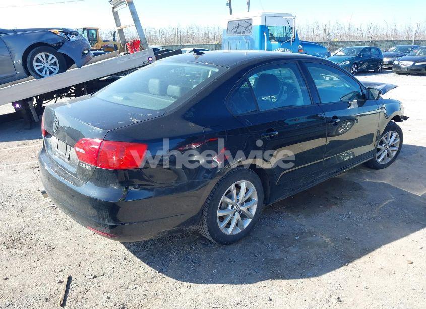 Photo 4 of 2011 Volkswagen Jetta 2.5L SE (VIN 3VWBZ7AJ9BM084069)