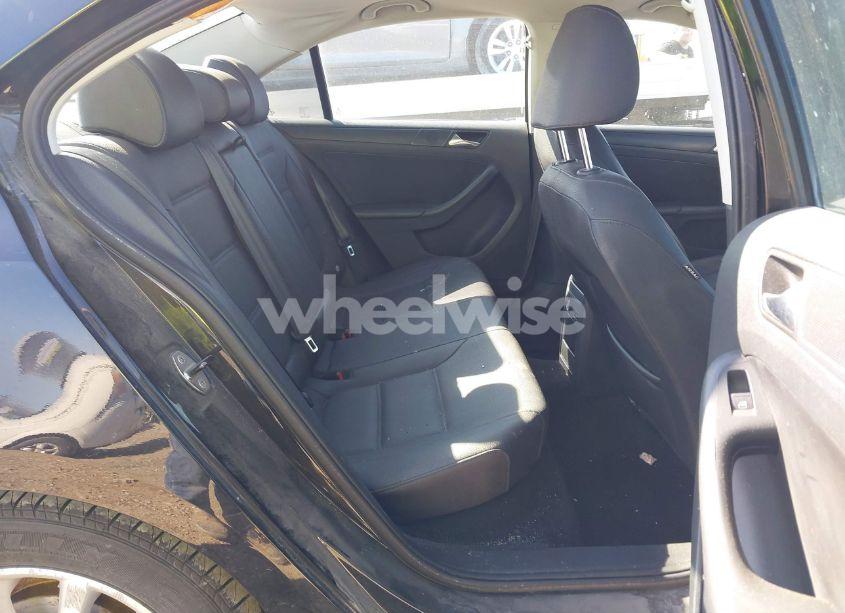 Photo 8 of 2011 Volkswagen Jetta 2.5L SE (VIN 3VWBZ7AJ9BM084069)