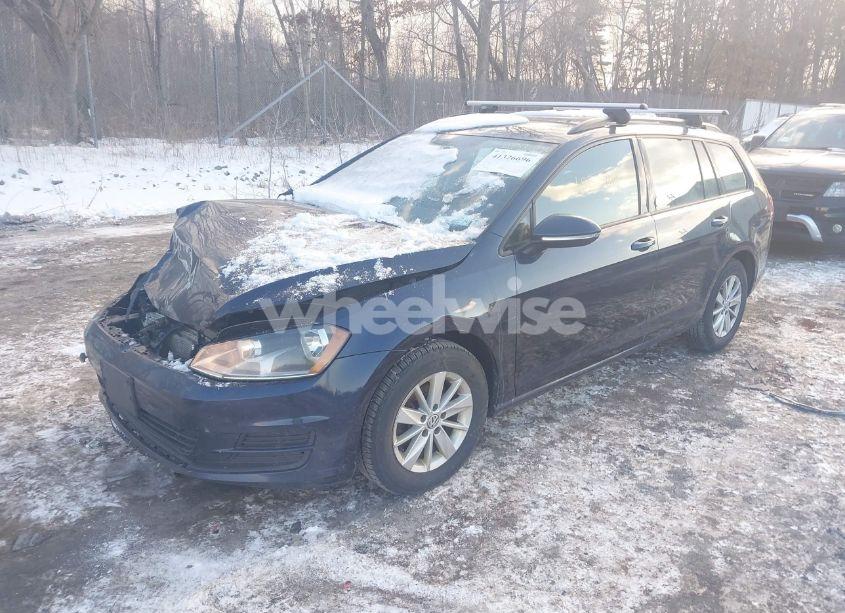 Photo 2 of 2017 Volkswagen Golf SPORTWAGEN TSI S (VIN 3VWC17AU0HM502498)