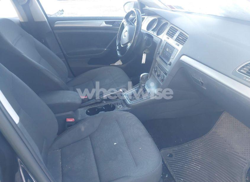 Photo 5 of 2017 Volkswagen Golf SPORTWAGEN TSI S (VIN 3VWC17AU0HM502498)