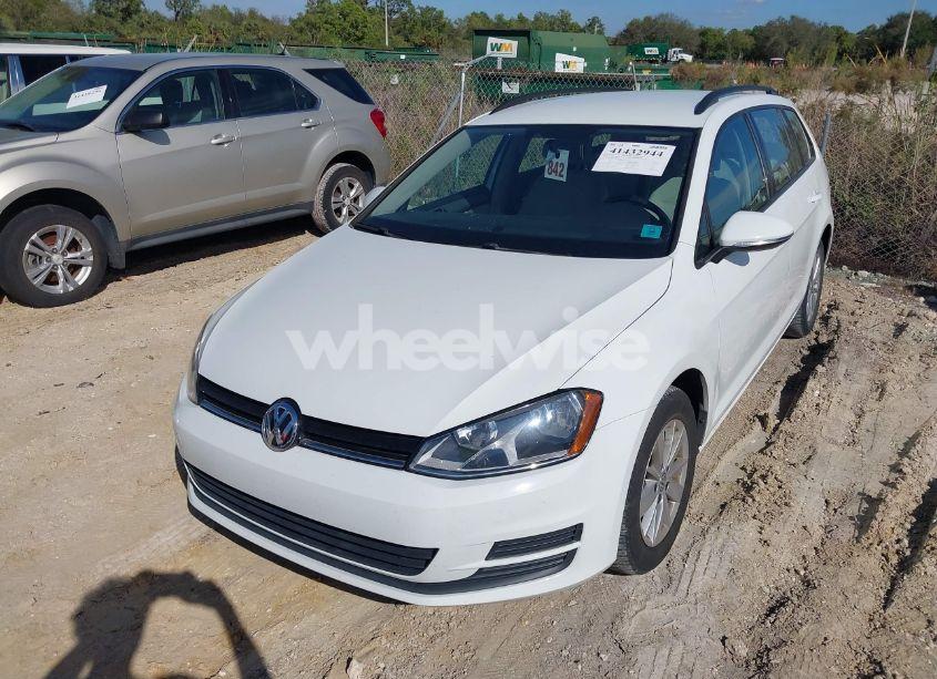 Photo 2 of 2017 Volkswagen Golf SPORTWAGEN TSI S (VIN 3VWC17AU1HM506561)