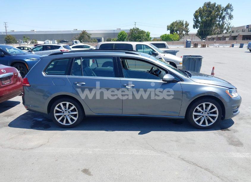 Photo 13 of 2017 Volkswagen Golf SPORTWAGEN TSI SE (VIN 3VWC17AU2HM501031)
