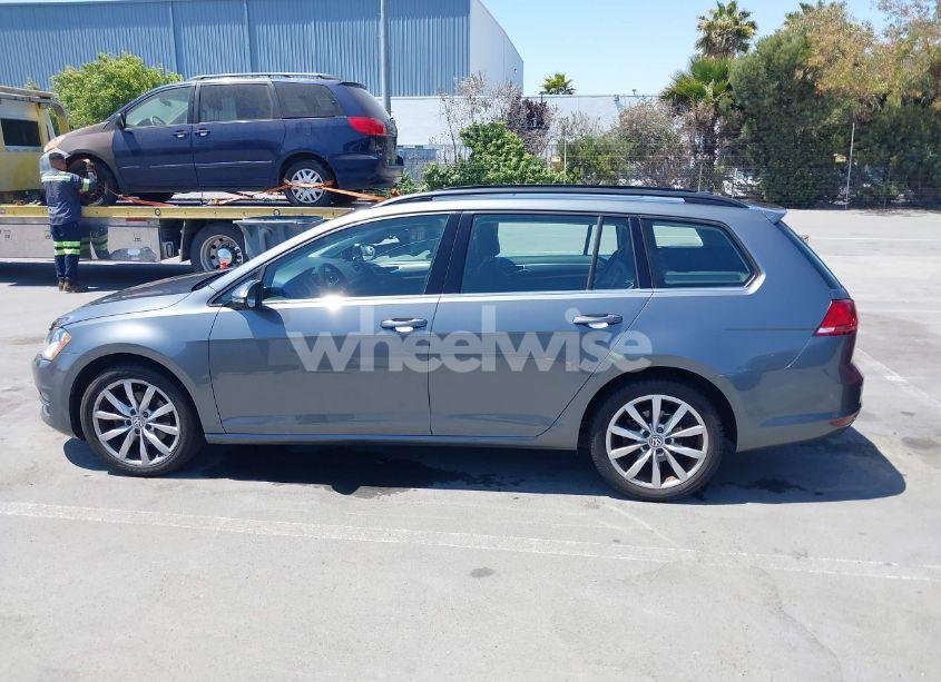 Photo 14 of 2017 Volkswagen Golf SPORTWAGEN TSI SE (VIN 3VWC17AU2HM501031)