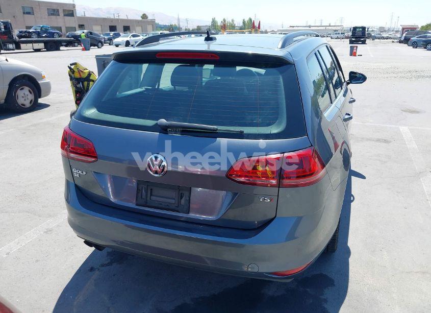 Photo 16 of 2017 Volkswagen Golf SPORTWAGEN TSI SE (VIN 3VWC17AU2HM501031)