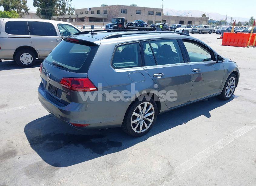 Photo 4 of 2017 Volkswagen Golf SPORTWAGEN TSI SE (VIN 3VWC17AU2HM501031)