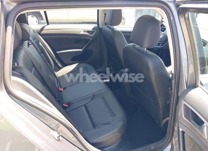 Photo 8 of 2017 Volkswagen Golf SPORTWAGEN TSI SE (VIN 3VWC17AU2HM501031)