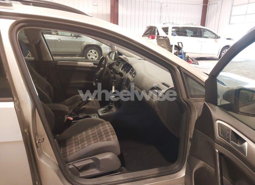 Photo 5 of 2017 Volkswagen Golf SPORTWAGEN TSI S (VIN 3VWC17AU2HM504320)