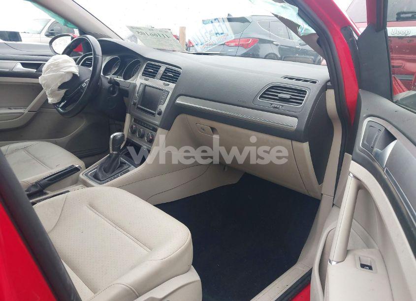 Photo 5 of 2016 Volkswagen Golf SPORTWAGEN TSI SE 4-DOOR (VIN 3VWC17AU9GM516043)