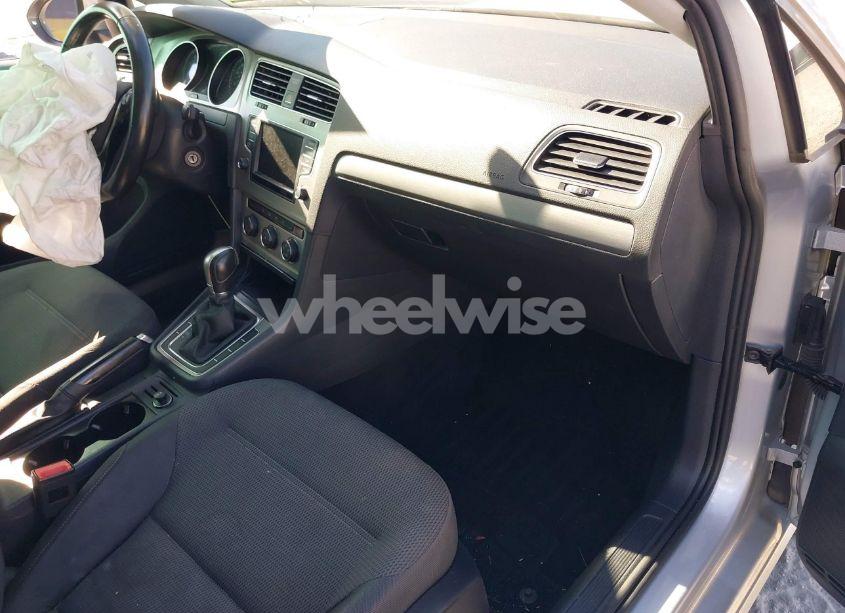 Photo 5 of 2017 Volkswagen Golf SPORTWAGEN TSI S (VIN 3VWC17AU9HM501625)