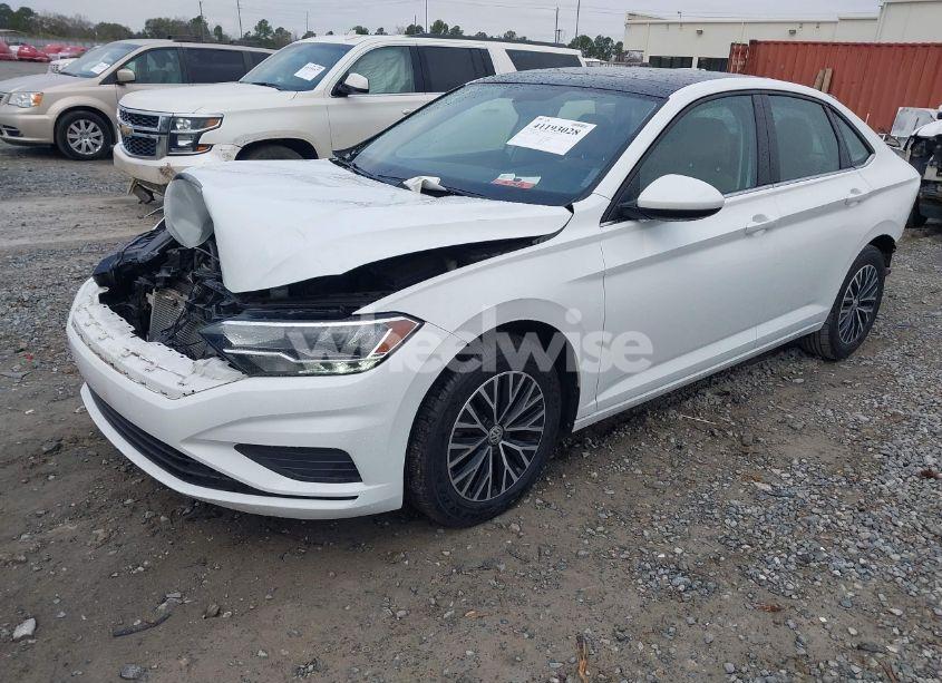 Photo 2 of 2019 Volkswagen Jetta 1.4T R-LINE/1.4T S/1.4T SE (VIN 3VWC57BU0KM010001)