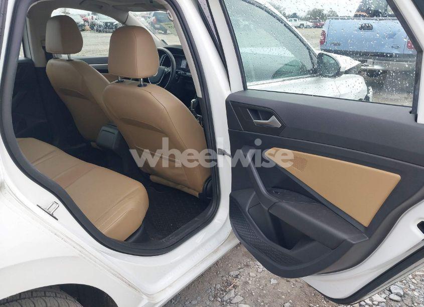 Photo 5 of 2019 Volkswagen Jetta 1.4T R-LINE/1.4T S/1.4T SE (VIN 3VWC57BU0KM010001)