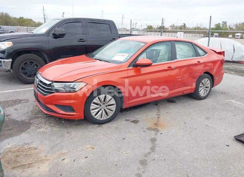 Photo 2 of 2019 Volkswagen Jetta 1.4T R-LINE/1.4T S/1.4T SE (VIN 3VWC57BU0KM093591)