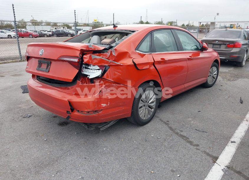 Photo 4 of 2019 Volkswagen Jetta 1.4T R-LINE/1.4T S/1.4T SE (VIN 3VWC57BU0KM093591)