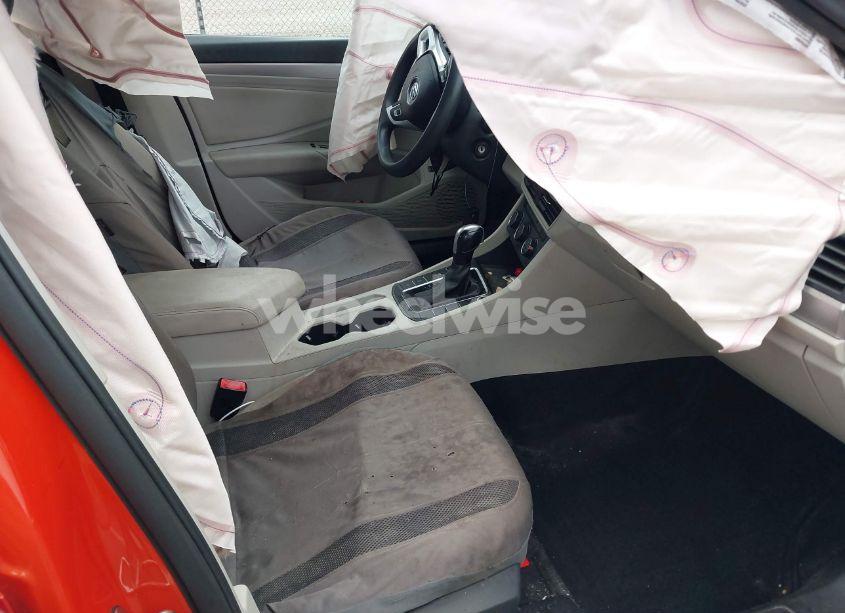 Photo 5 of 2019 Volkswagen Jetta 1.4T R-LINE/1.4T S/1.4T SE (VIN 3VWC57BU0KM093591)