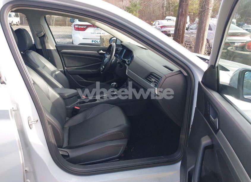 Photo 5 of 2019 Volkswagen Jetta 1.4T R-LINE/1.4T S/1.4T SE (VIN 3VWC57BU0KM111460)