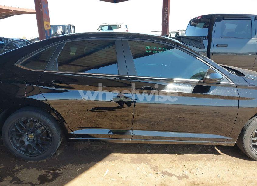 Photo 13 of 2019 Volkswagen Jetta 1.4T R-LINE/1.4T S/1.4T SE (VIN 3VWC57BU0KM116061)