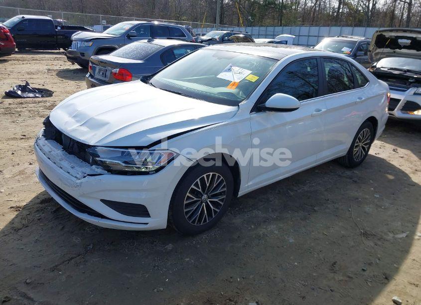 Photo 2 of 2019 Volkswagen Jetta 1.4T R-LINE/1.4T S/1.4T SE (VIN 3VWC57BU0KM121163)