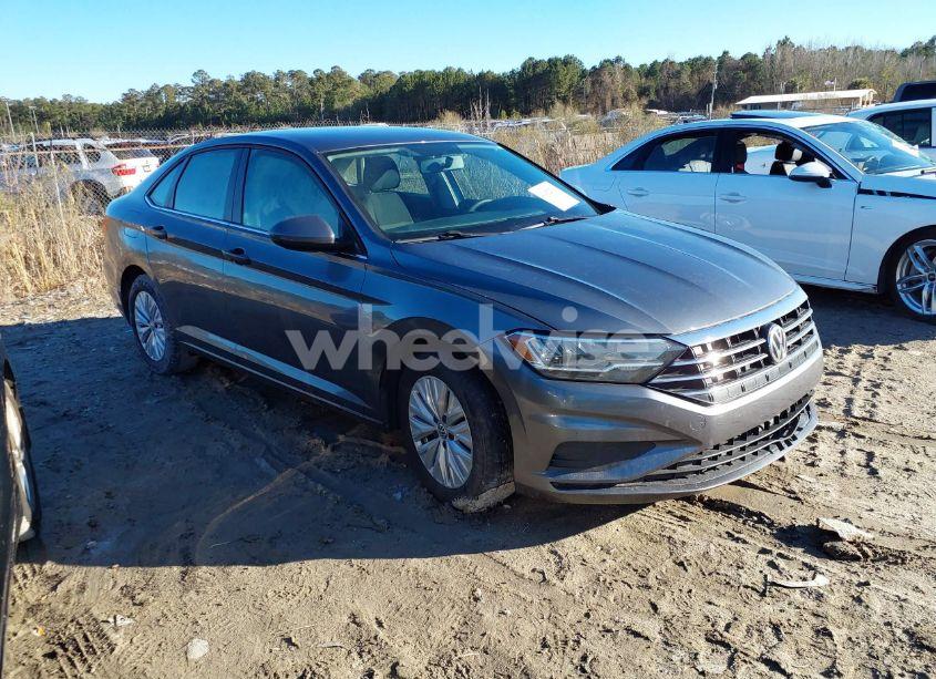 2019 Volkswagen Jetta 1.4T R-LINE/1.4T S/1.4T SE (VIN 3VWC57BU0KM125925) main photo