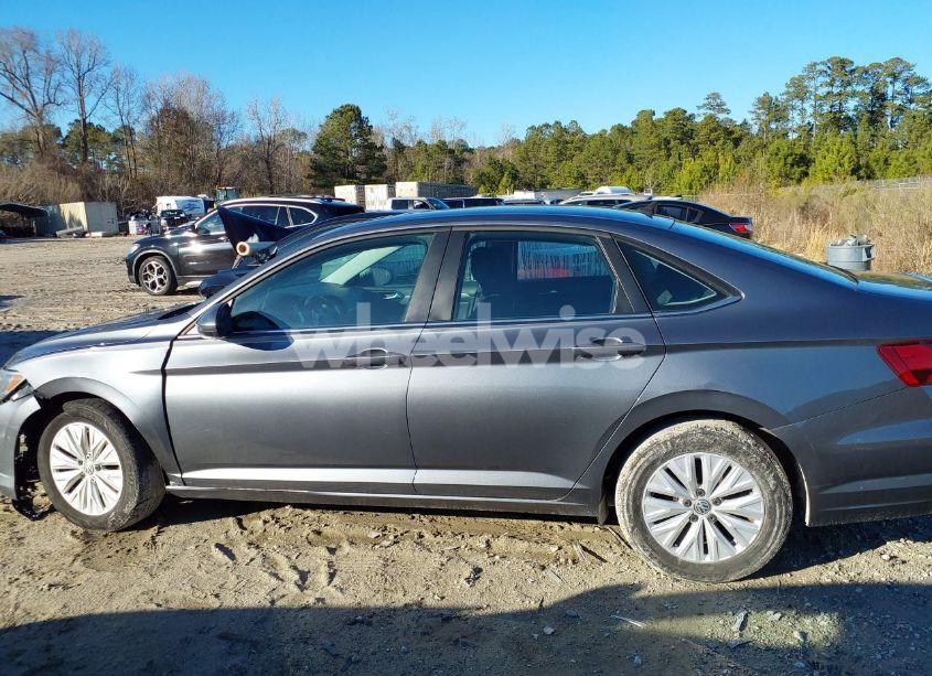 Photo 13 of 2019 Volkswagen Jetta 1.4T R-LINE/1.4T S/1.4T SE (VIN 3VWC57BU0KM125925)
