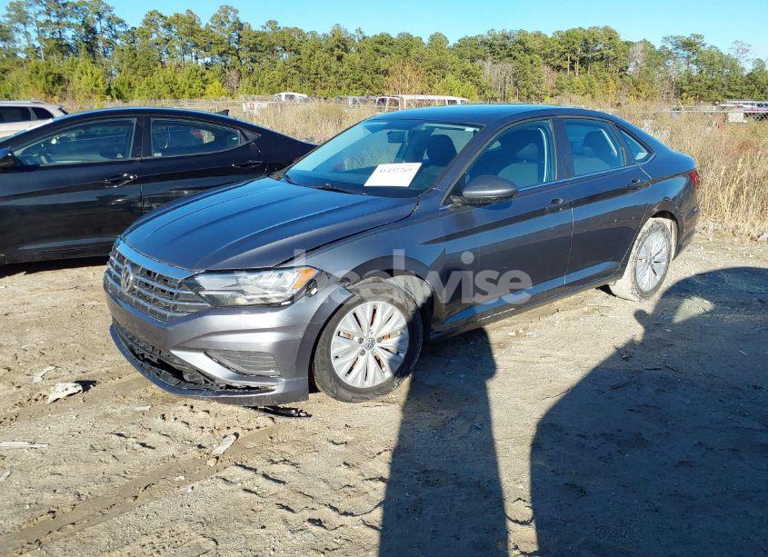 Photo 2 of 2019 Volkswagen Jetta 1.4T R-LINE/1.4T S/1.4T SE (VIN 3VWC57BU0KM125925)