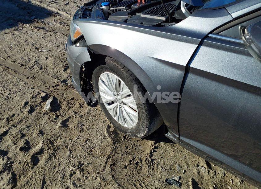 Photo 6 of 2019 Volkswagen Jetta 1.4T R-LINE/1.4T S/1.4T SE (VIN 3VWC57BU0KM125925)