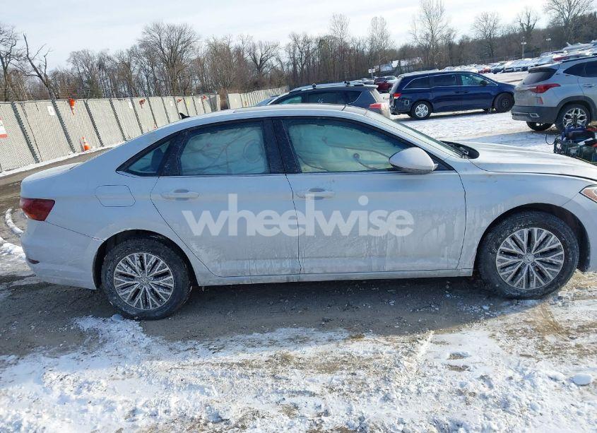 Photo 13 of 2019 Volkswagen Jetta 1.4T R-LINE/1.4T S/1.4T SE (VIN 3VWC57BU0KM136455)