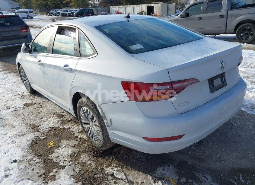 Photo 3 of 2019 Volkswagen Jetta 1.4T R-LINE/1.4T S/1.4T SE (VIN 3VWC57BU0KM136455)