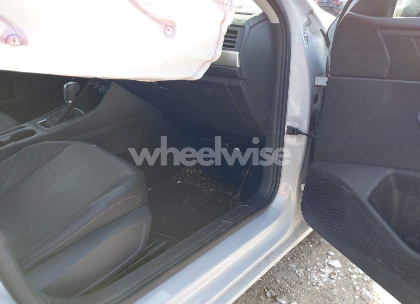 Photo 5 of 2019 Volkswagen Jetta 1.4T R-LINE/1.4T S/1.4T SE (VIN 3VWC57BU0KM136455)