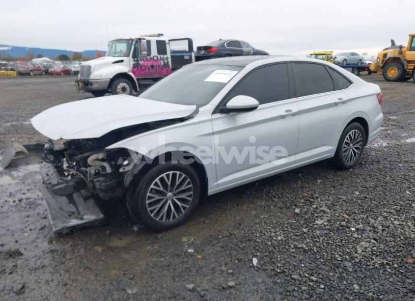 Photo 2 of 2019 Volkswagen Jetta 1.4T R-LINE/1.4T S/1.4T SE (VIN 3VWC57BU0KM140568)