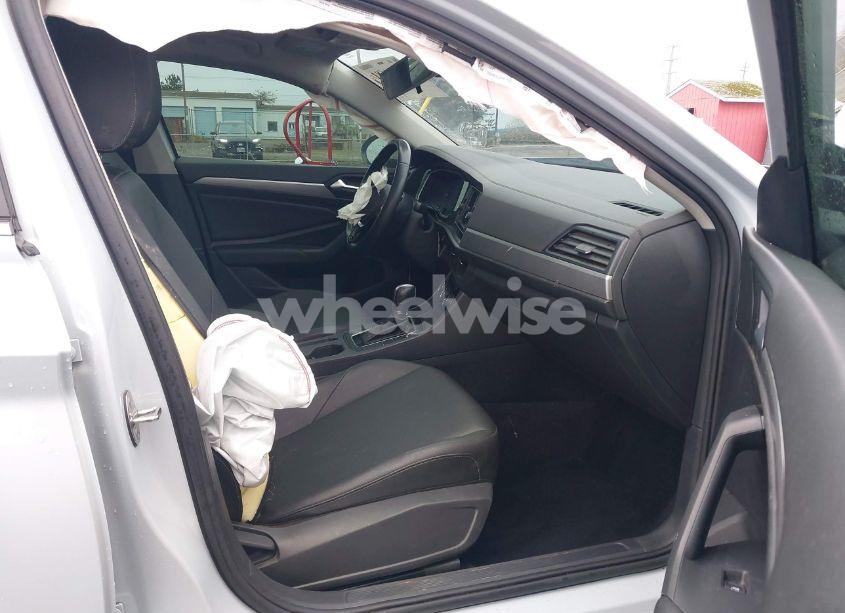 Photo 5 of 2019 Volkswagen Jetta 1.4T R-LINE/1.4T S/1.4T SE (VIN 3VWC57BU0KM140568)