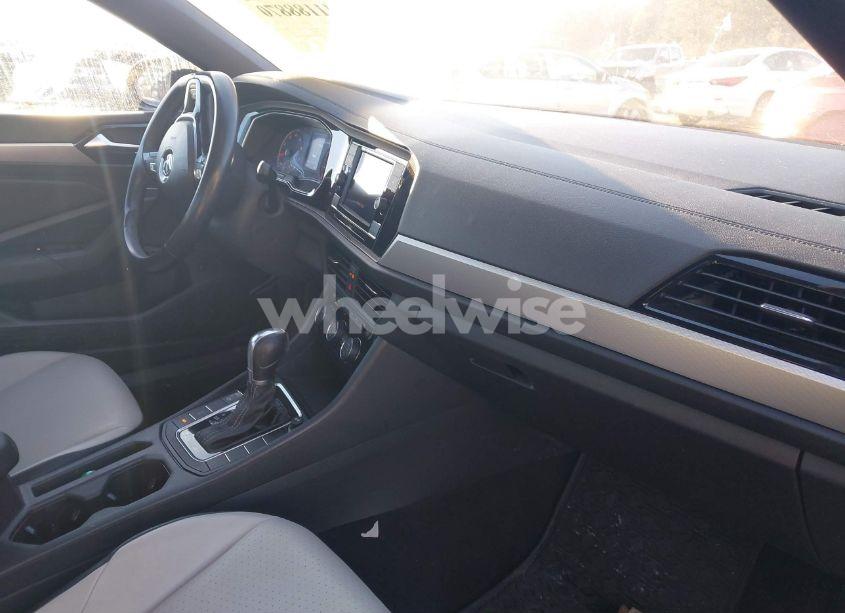 Photo 5 of 2019 Volkswagen Jetta 1.4T R-LINE/1.4T S/1.4T SE (VIN 3VWC57BU0KM164790)