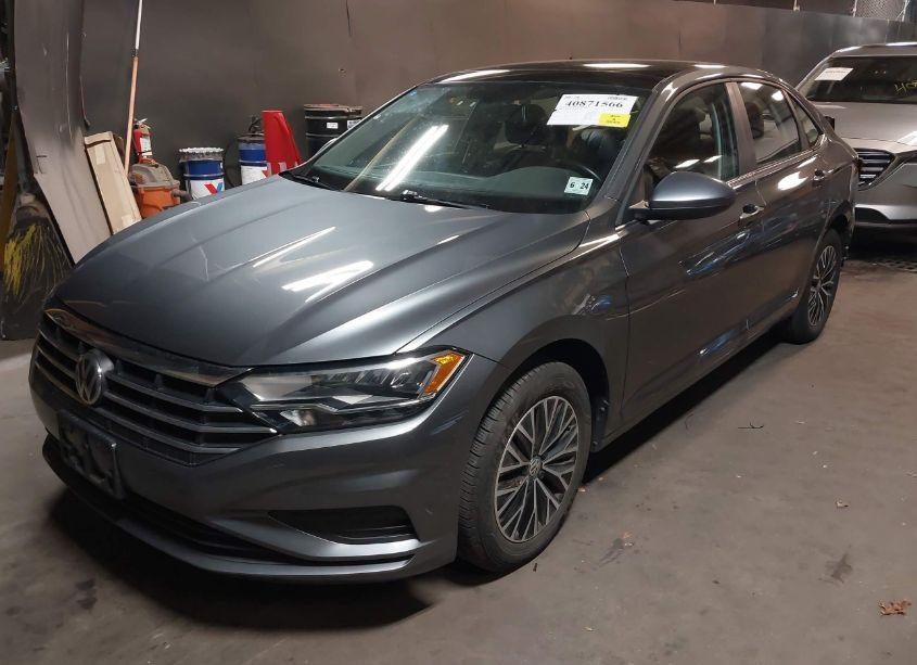 Photo 2 of 2019 Volkswagen Jetta 1.4T R-LINE/1.4T S/1.4T SE (VIN 3VWC57BU0KM200736)