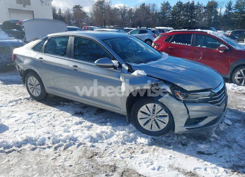 2019 Volkswagen Jetta 1.4T R-LINE/1.4T S/1.4T SE (VIN 3VWC57BU0KM235020) main photo