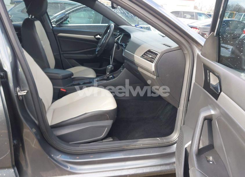 Photo 5 of 2019 Volkswagen Jetta 1.4T R-LINE/1.4T S/1.4T SE (VIN 3VWC57BU0KM262332)