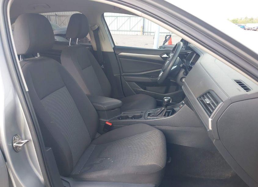 Photo 5 of 2020 Volkswagen Jetta 1.4T R-LINE/1.4T S/1.4T SE (VIN 3VWC57BU0LM088943)