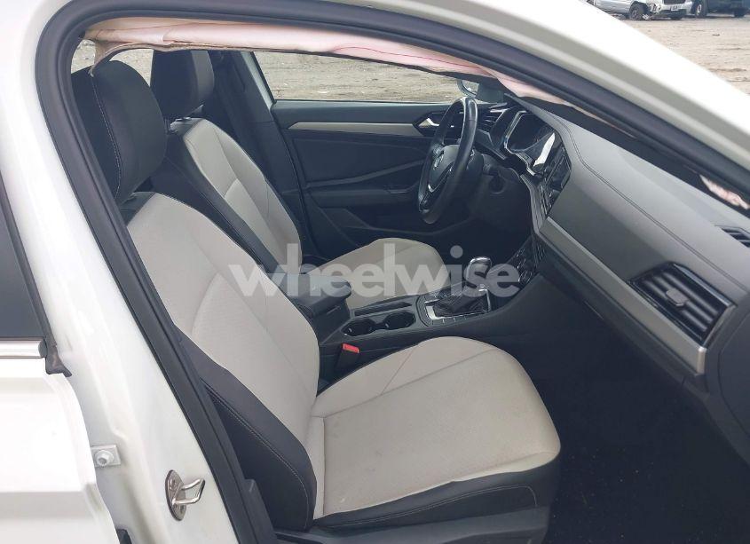 Photo 5 of 2021 Volkswagen Jetta 1.4T R-LINE/1.4T S/1.4T SE (VIN 3VWC57BU0MM032924)