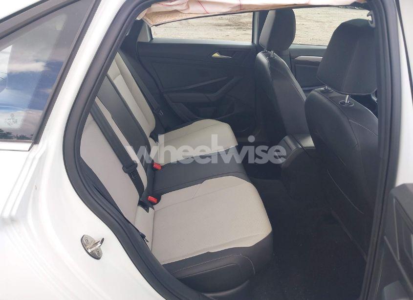 Photo 8 of 2021 Volkswagen Jetta 1.4T R-LINE/1.4T S/1.4T SE (VIN 3VWC57BU0MM032924)