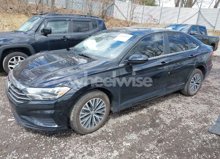 Photo 2 of 2021 Volkswagen Jetta 1.4T R-LINE/1.4T S/1.4T SE (VIN 3VWC57BU0MM035340)