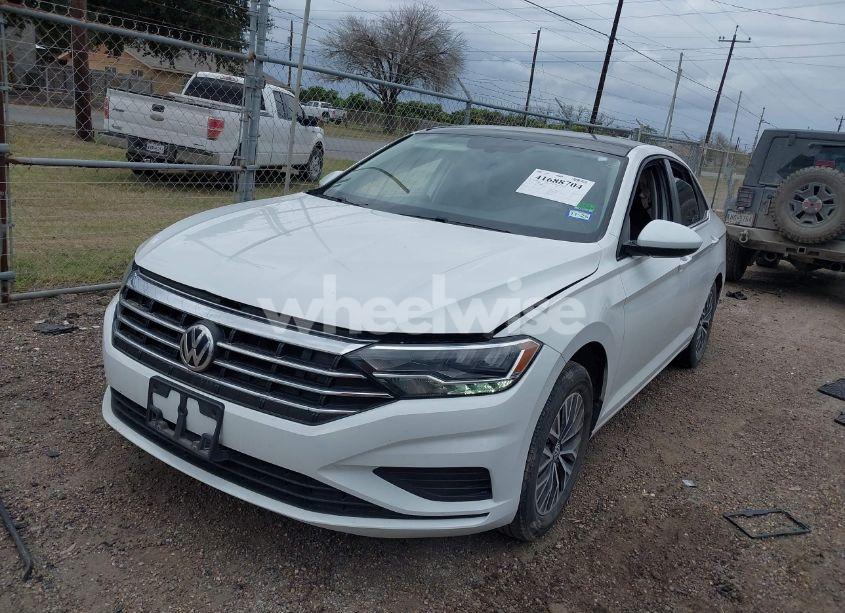 Photo 2 of 2021 Volkswagen Jetta 1.4T R-LINE/1.4T S/1.4T SE (VIN 3VWC57BU0MM085171)