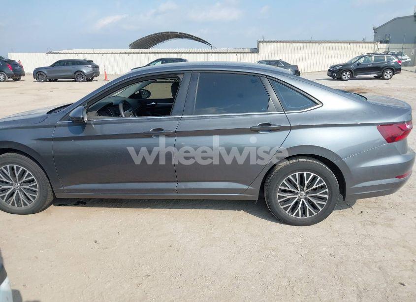 Photo 14 of 2021 Volkswagen Jetta 1.4T R-LINE/1.4T S/1.4T SE (VIN 3VWC57BU0MM093075)