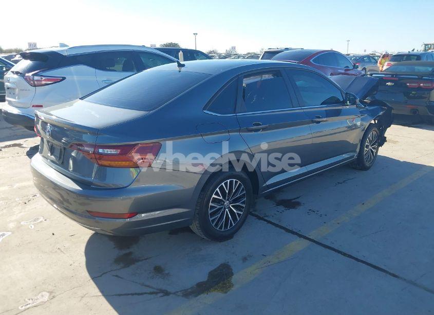 Photo 4 of 2019 Volkswagen Jetta 1.4T R-LINE/1.4T S/1.4T SE (VIN 3VWC57BU1KM007124)