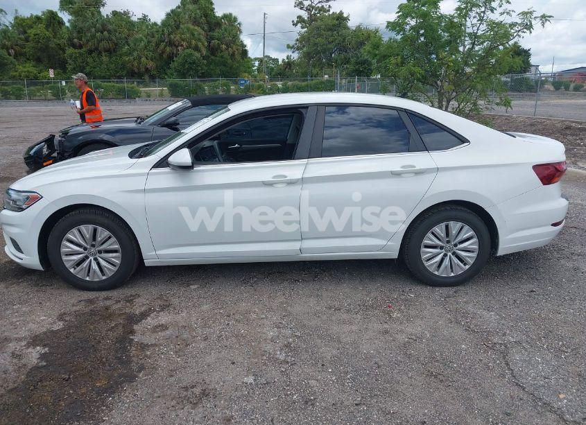 Photo 14 of 2019 Volkswagen Jetta 1.4T R-LINE/1.4T S/1.4T SE (VIN 3VWC57BU1KM025946)