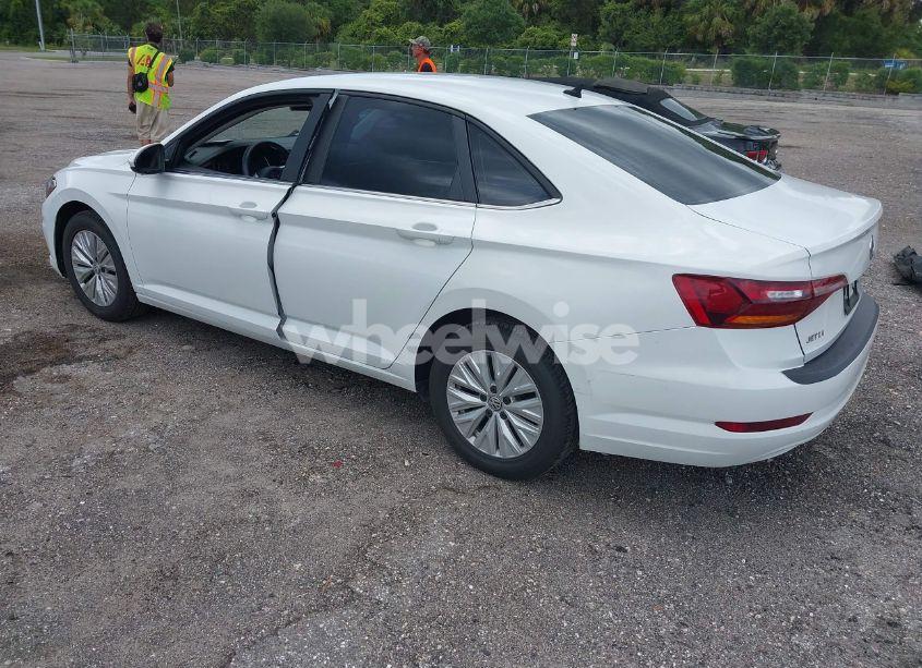 Photo 3 of 2019 Volkswagen Jetta 1.4T R-LINE/1.4T S/1.4T SE (VIN 3VWC57BU1KM025946)